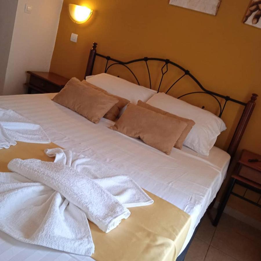 To Limanaki Apartment Finikounta Luaran gambar